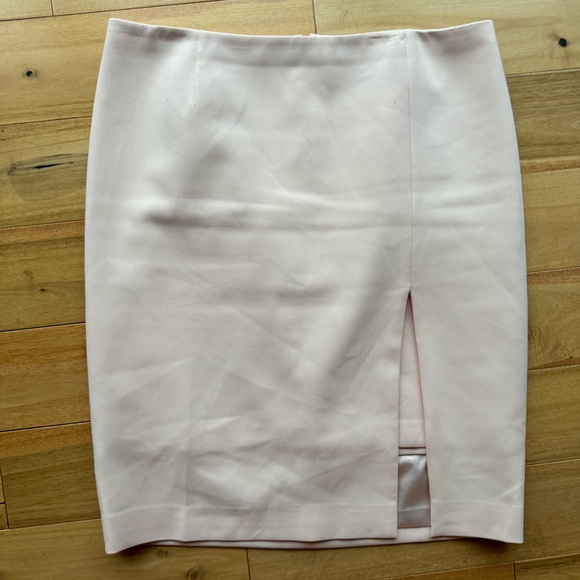WHITE HOUSE BLACK MARKET LT PINK‎ SKIRT W/ slit and shorter shirt under size M - Picture 1 of 5